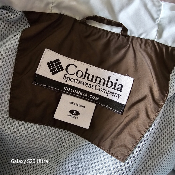 Columbia packable windbreaker, size small. - Picture 4 of 10